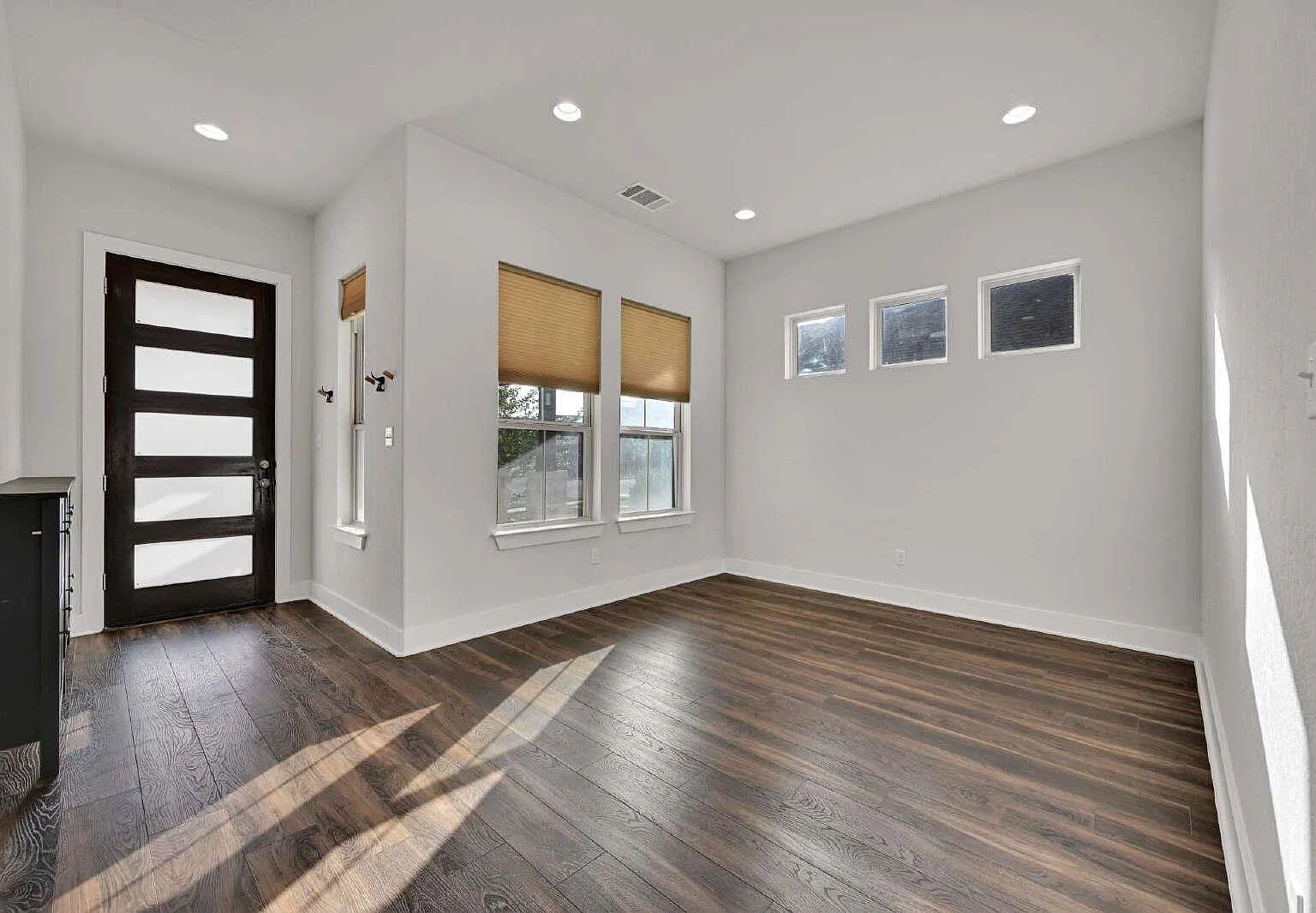 3 bed, 2.5 bath, 2253 sqft, $2,500 — Photo 4