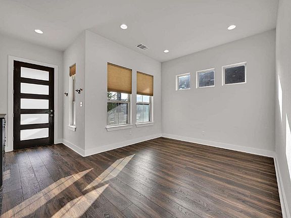 4th image of 4420 Kings Cross Rd