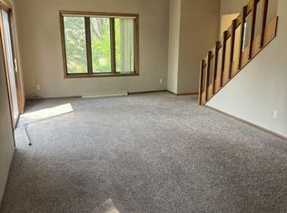 8 Continental Ct, Appleton, WI 54911