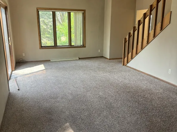 8 Continental Ct, Appleton, WI 54911