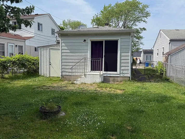11228 Sherman Ave — Photo 2