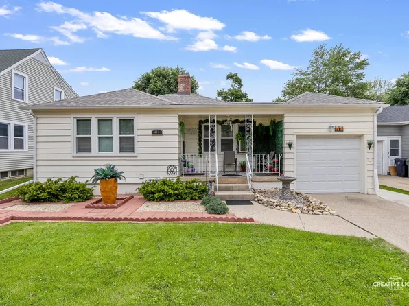 311 S Clifton Ave, Elgin, IL 60123