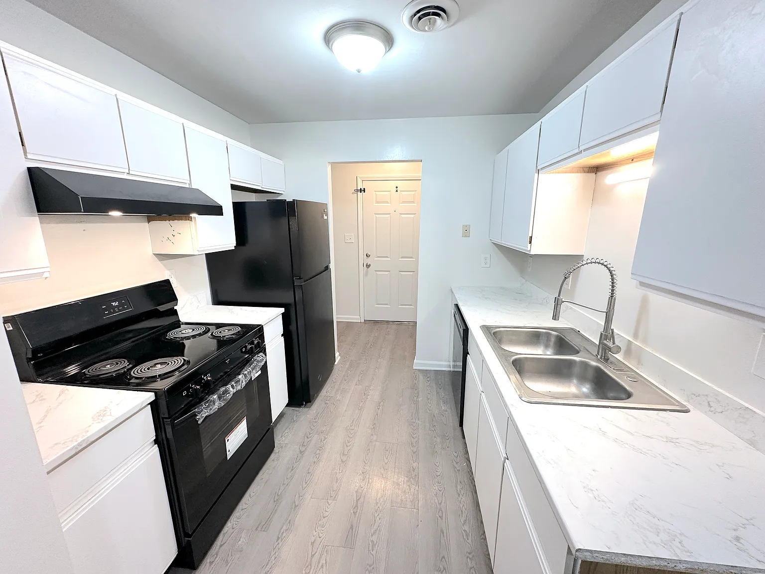 2 bed, 1.5 bath, 1005 sqft, $1,395 — Photo 1