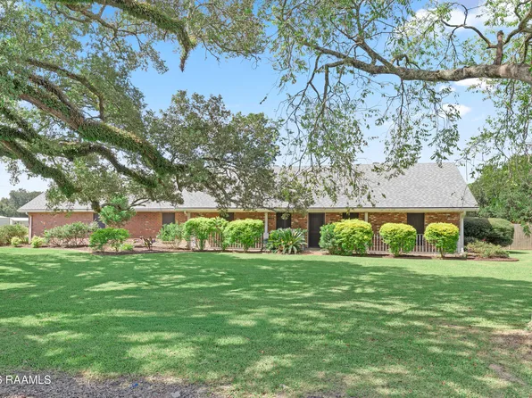 817 Cemetery Rd, Saint Martinville, LA 70582