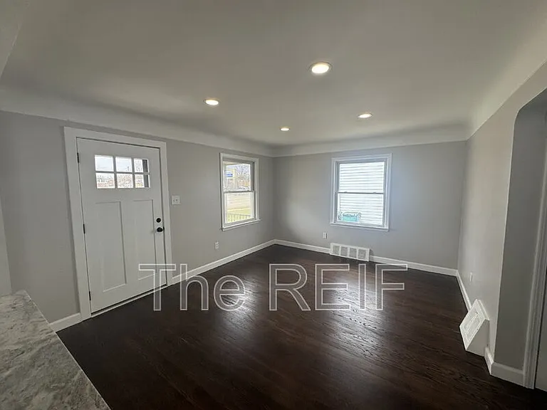 3324 Greenfield Rd — Photo 6