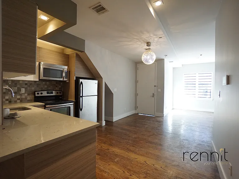 581 Van Buren St #1 — Photo 5