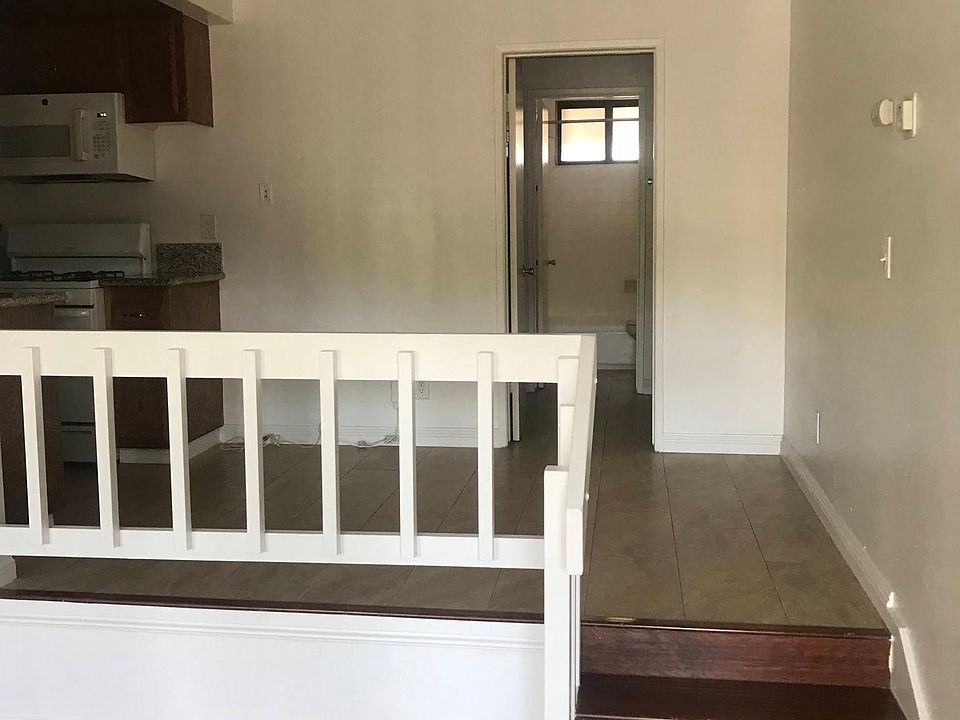2nd image of 968 W 7th St APT 34