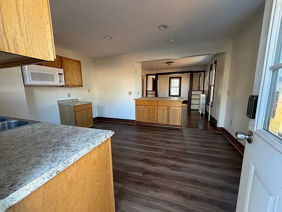 2nd image of 194-196 Montgomery Avenue Ext