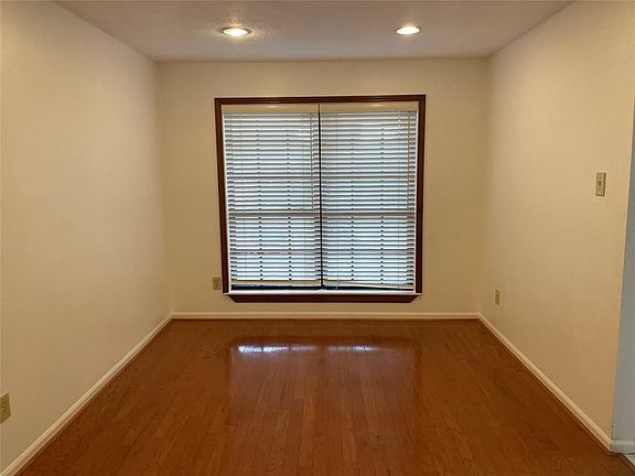 3rd image of 6810 Redwood Falls Dr