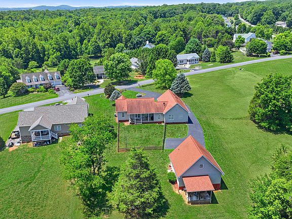 4th image of 95 Sunny Field Rd