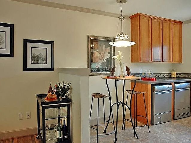 2nd image of 9334 N Lombard St APT 1