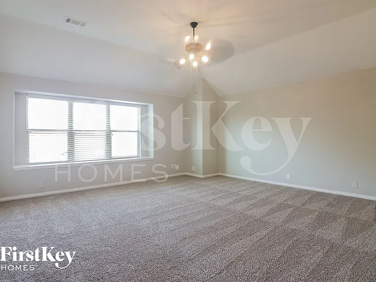 1301 Lucetta Ct — Photo 8