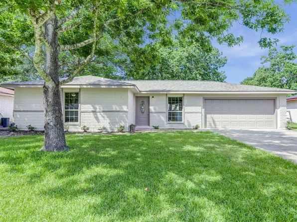 16626 Forest Bend Ave, Friendswood, TX 77546