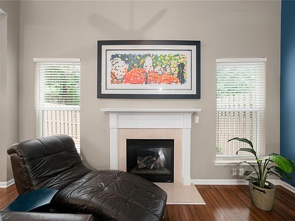 4th image of 445 Mountain View Ln