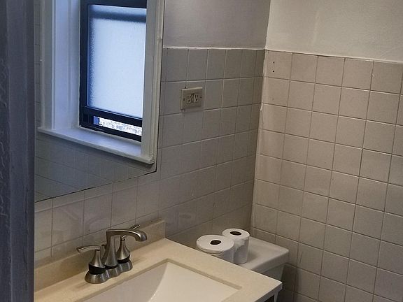 3rd image of 2536 N Artesian Ave #2A