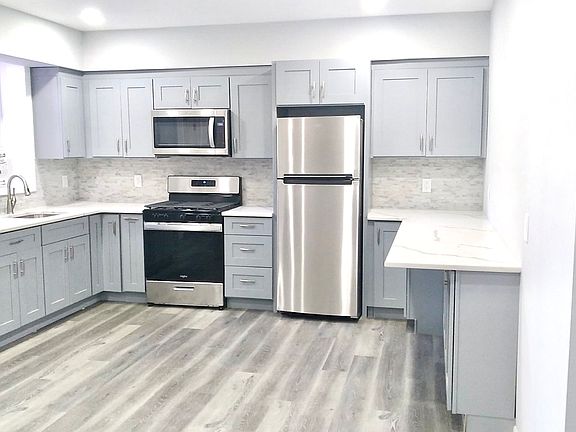 4th image of 395 Walker St #1R