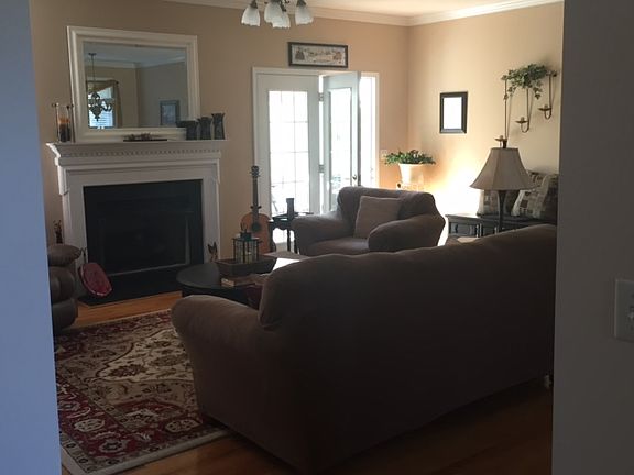 4th image of 27 Fairfield Dr