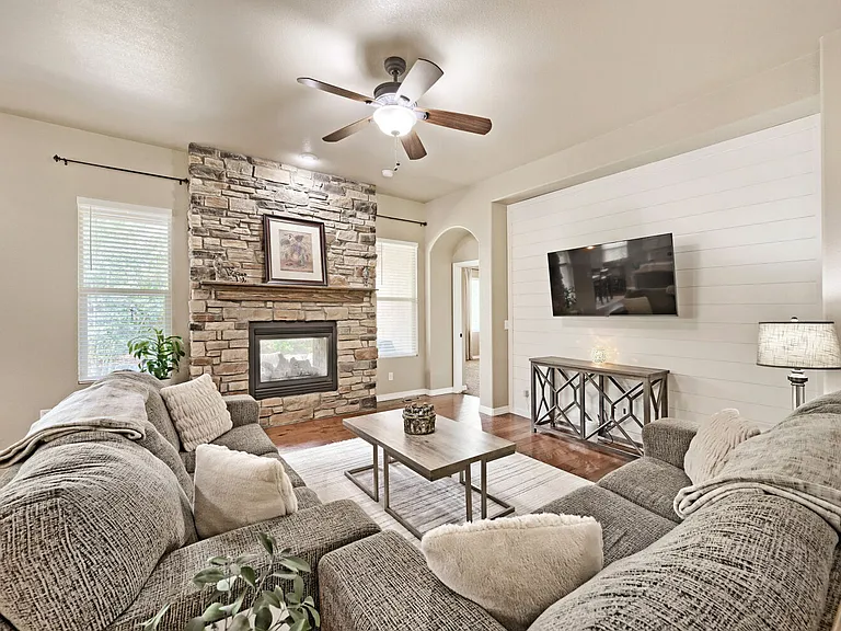 6134 Rennert Dr — Photo 12