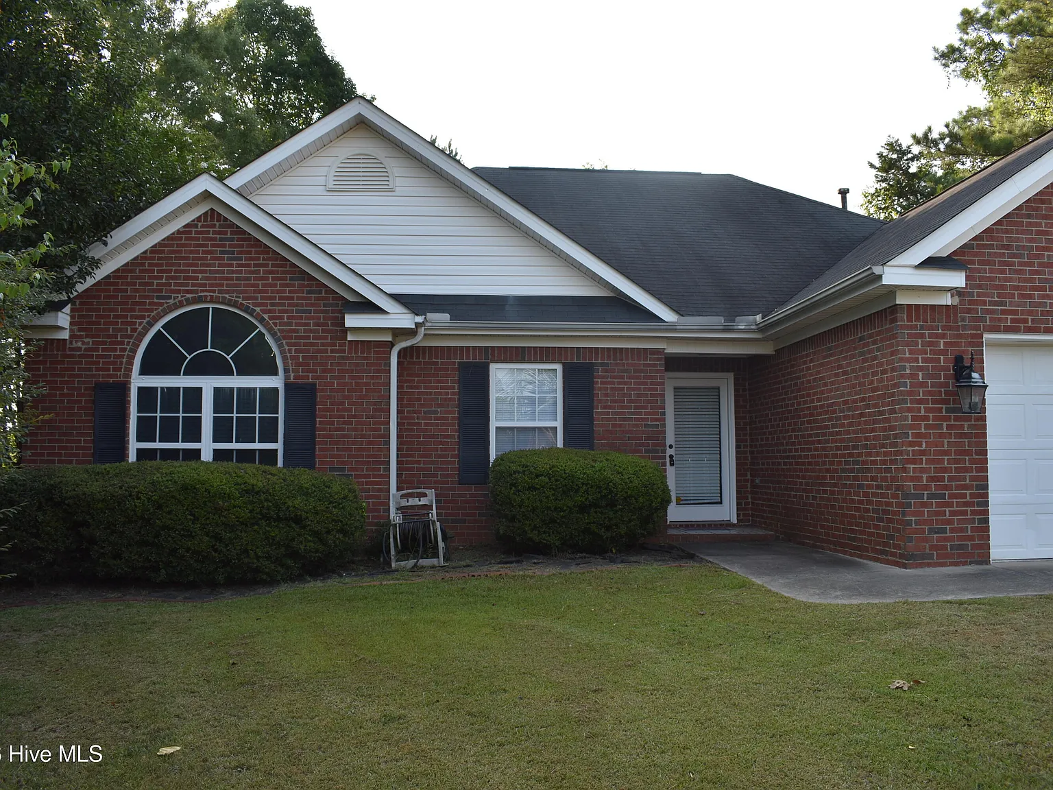 4 bed, 2.0 bath, 1734 sqft, $1,850 — Photo 2