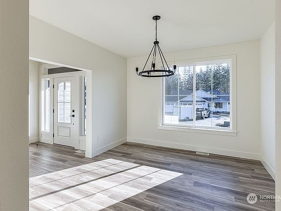 Formal Living or Dining Room>
