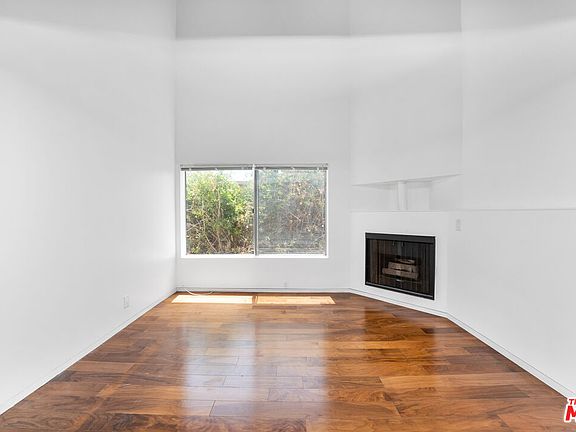 4th image of 1827 Greenfield Ave APT 208