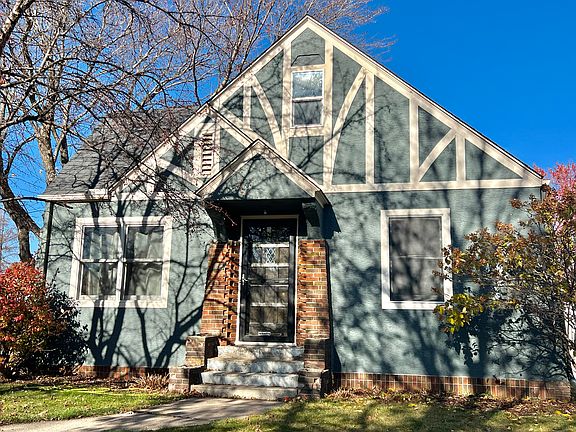 2nd image of 1279 Wellesley Ave