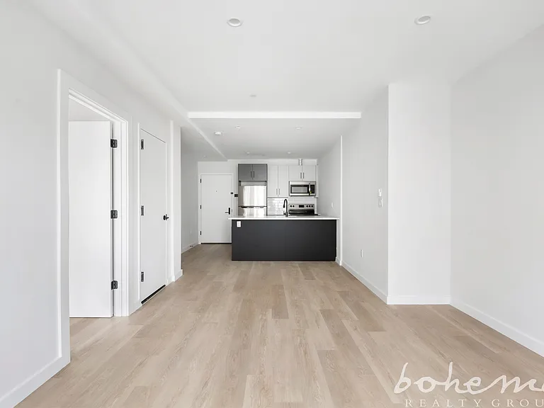 990 Woodycrest Ave #2D — Photo 2