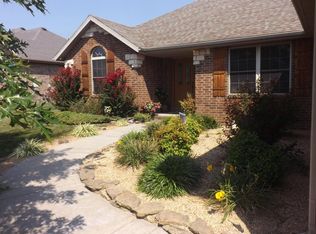 203 E Willow St, Clever, MO 65631