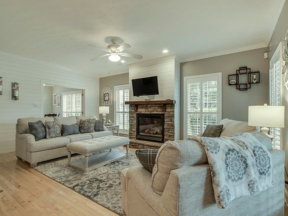 4th image of 408 Woodgate Dr