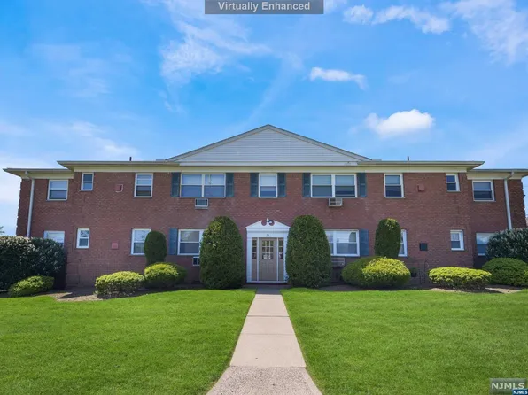 15 Knox Ter, Wayne, NJ 07470