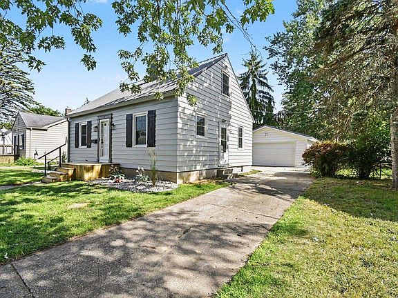 3rd image of 7 Southlawn Ct