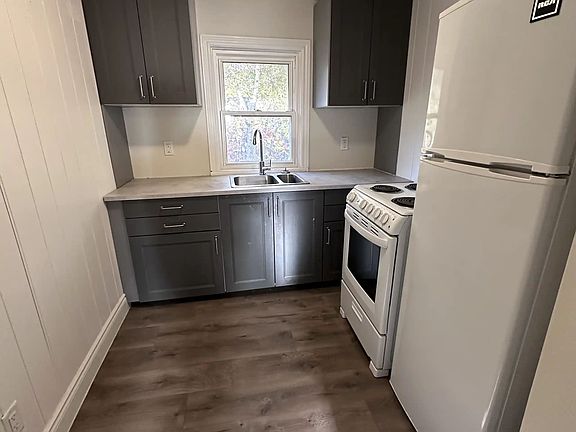 2nd image of 123 Henry St