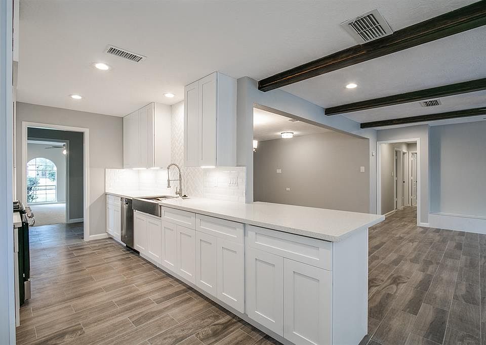 16235 La Avenida Dr, Houston, TX 77062 | Zillow