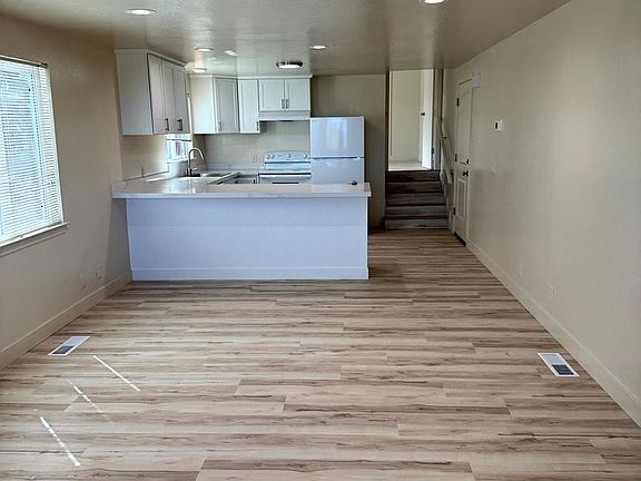3rd image of 399 Hawthorne St APT 1