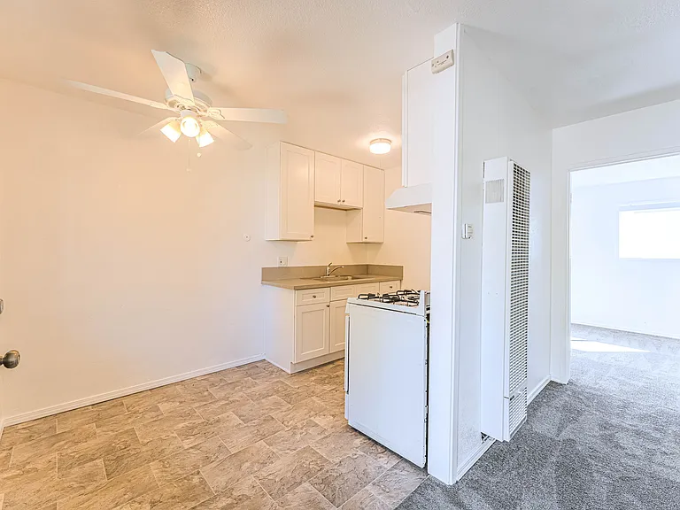 Living/kitchen area