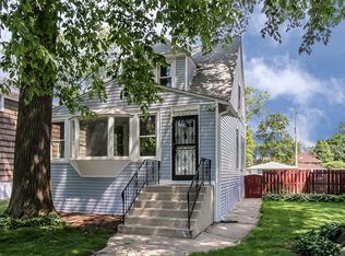 2226 W Lunt Ave, Chicago, IL 60645