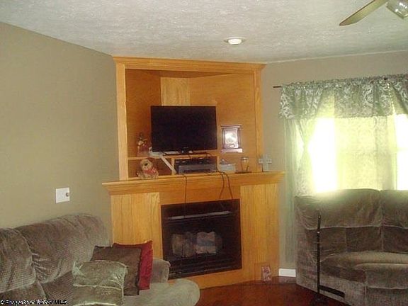 5th image of 142 Donna Ave