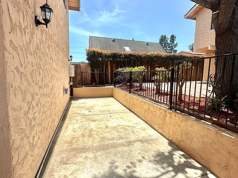 1009 E Haley St — Photo 7