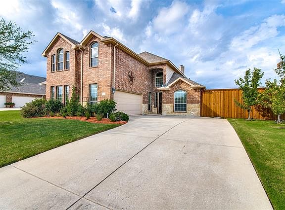 2nd image of 5609 Chateau Dr