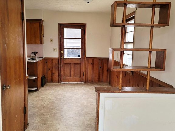 3rd image of 1622 Treasch Dr
