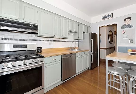5th image of 245 W 261st St