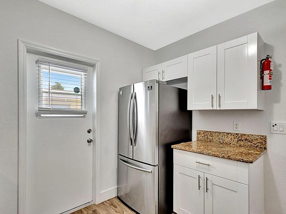 4th image of 1075 W 30th Street