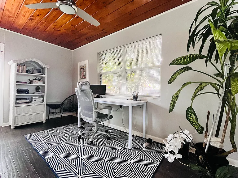 952 Hayes Ct — Photo 3
