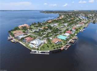 453 Bayshore Dr, Cape Coral, FL 33904