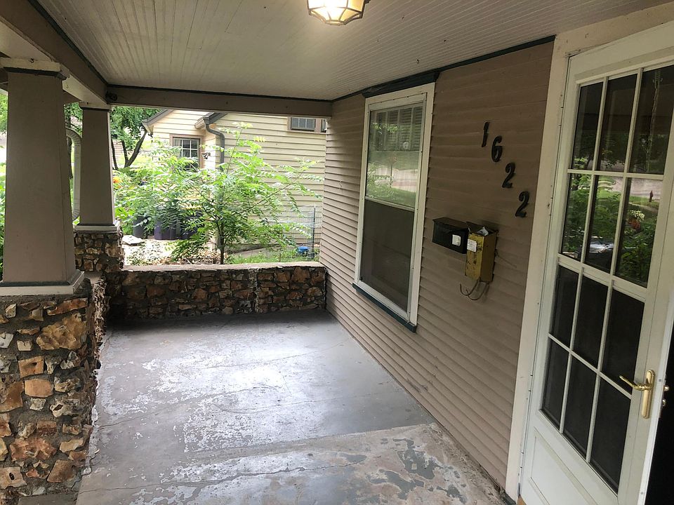 1622 Houston St, Manhattan, KS 66502 Zillow