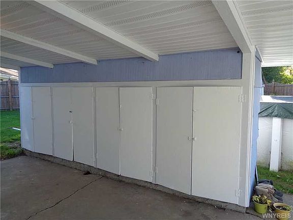 4th image of 1610 Broadway