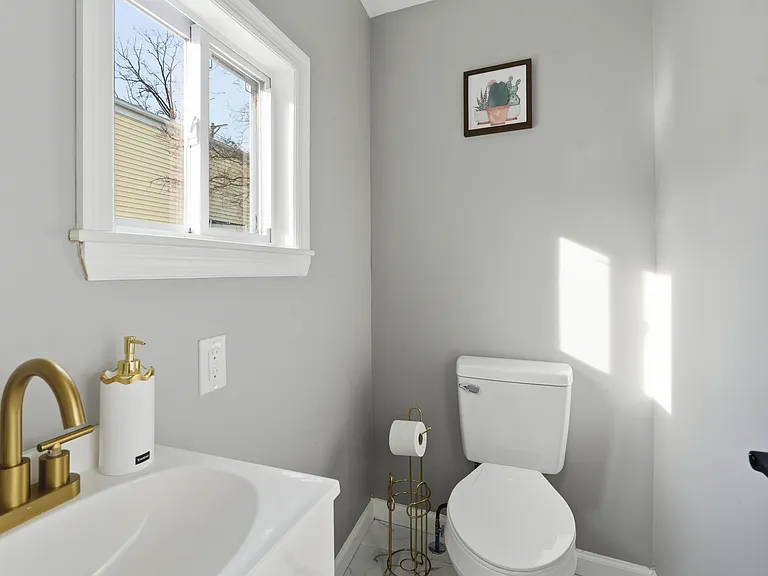39 Quarry St — Photo 2