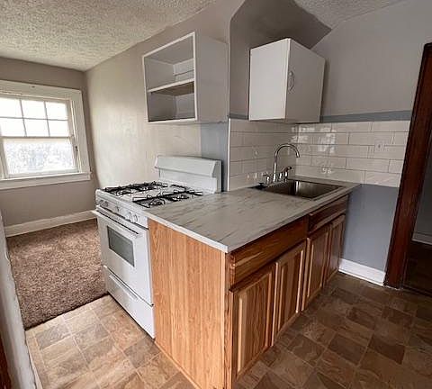 3rd image of 725 Woodruff Place Middle Dr APT 4
