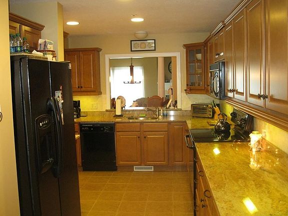 5th image of 877 Auburnville Way APT N2