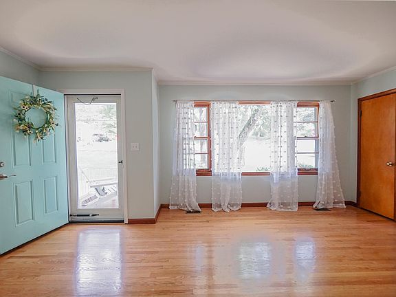 4th image of 2901 Clearwater Dr NE